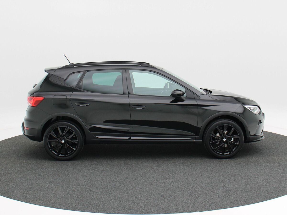 SEAT Arona FR Business Connect 1.0 TSI 95 pk | Black pack | Achteruitrijcamera | Adaptive cruise control | Stoelverwarming