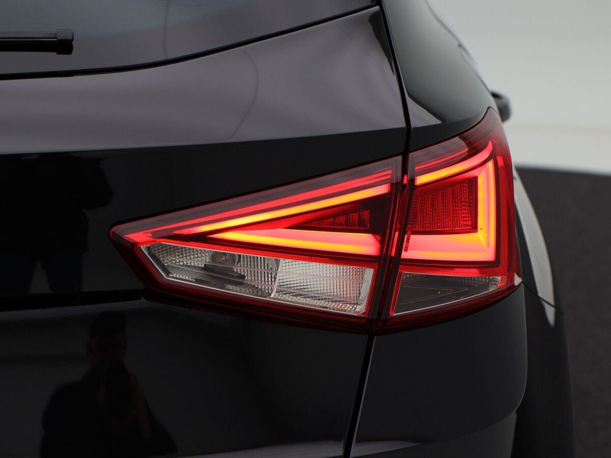 SEAT Arona FR Business Connect 1.0 TSI 95 pk | Black pack | Achteruitrijcamera | Adaptive cruise control | Stoelverwarming