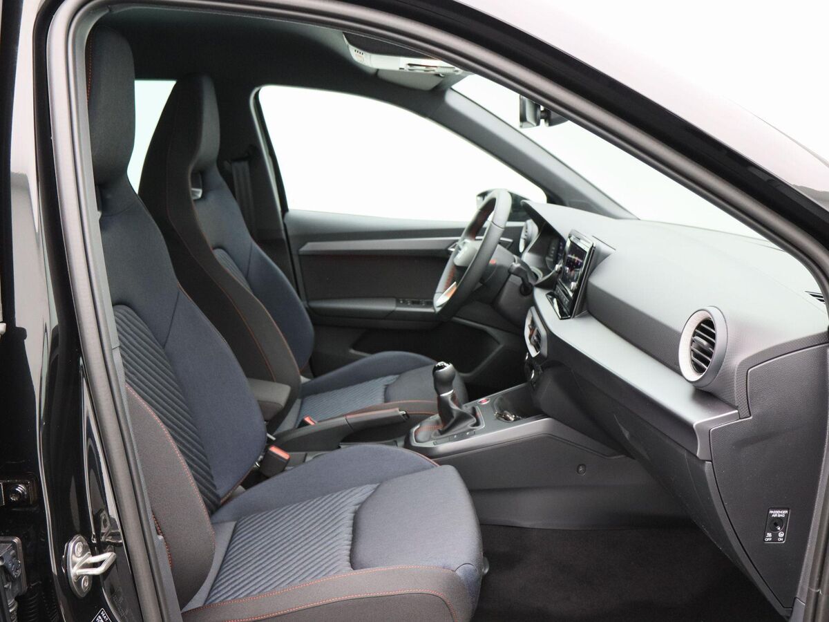 SEAT Arona FR Business Connect 1.0 TSI 95 pk | Black pack | Achteruitrijcamera | Adaptive cruise control | Stoelverwarming