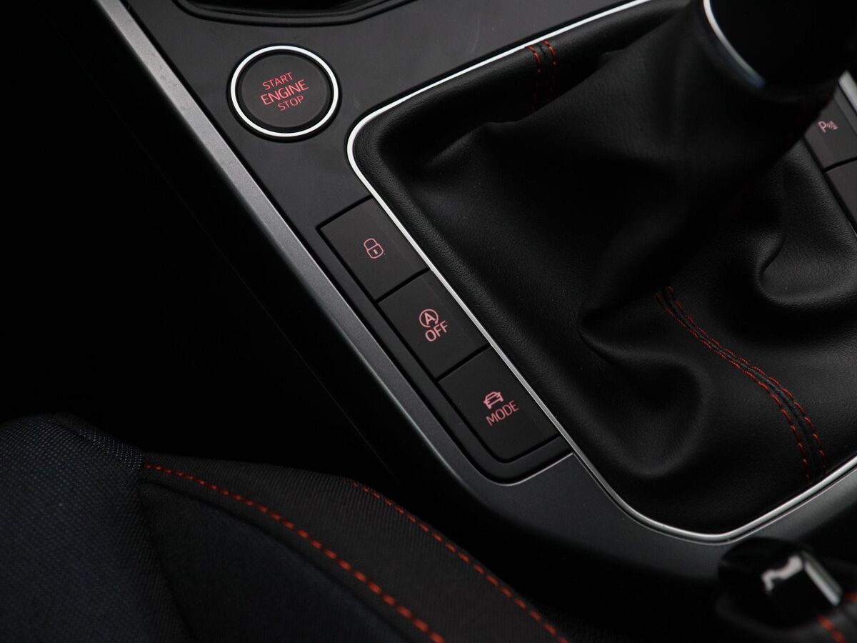 SEAT Arona FR Business Connect 1.0 TSI 95 pk | Black pack | Achteruitrijcamera | Adaptive cruise control | Stoelverwarming