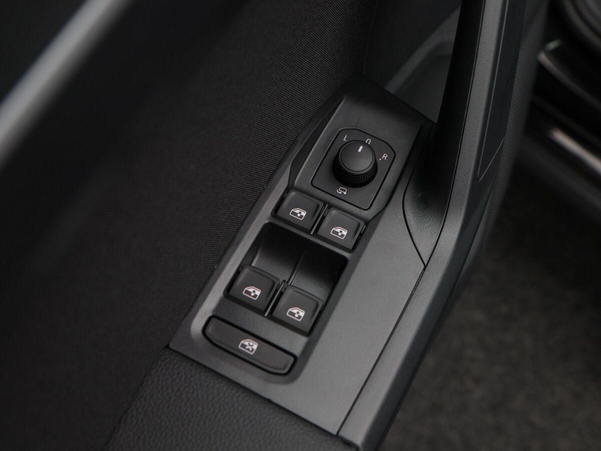 SEAT Arona FR Business Connect 1.0 TSI 95 pk | Black pack | Achteruitrijcamera | Adaptive cruise control | Stoelverwarming