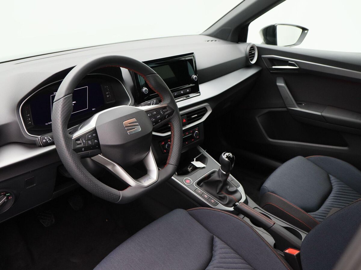 SEAT Arona FR Business Connect 1.0 TSI 95 pk | Black pack | Achteruitrijcamera | Adaptive cruise control | Stoelverwarming