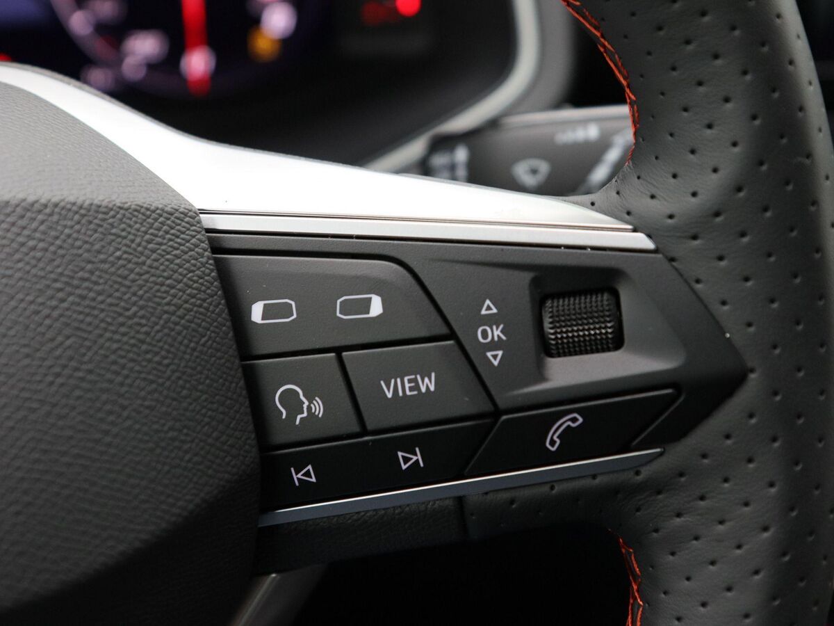 SEAT Arona FR Business Connect 1.0 TSI 95 pk | Black pack | Achteruitrijcamera | Adaptive cruise control | Stoelverwarming