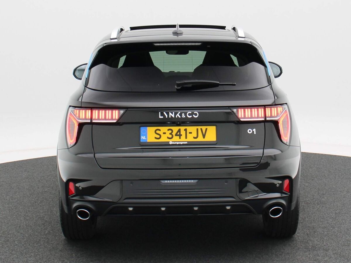 Lynk & Co 01 1.5 262 Pk Automaat | Full LED | Navigatie | Panoramadak | 20 Inch | Adaptive Cruise | 42.202 Km!!