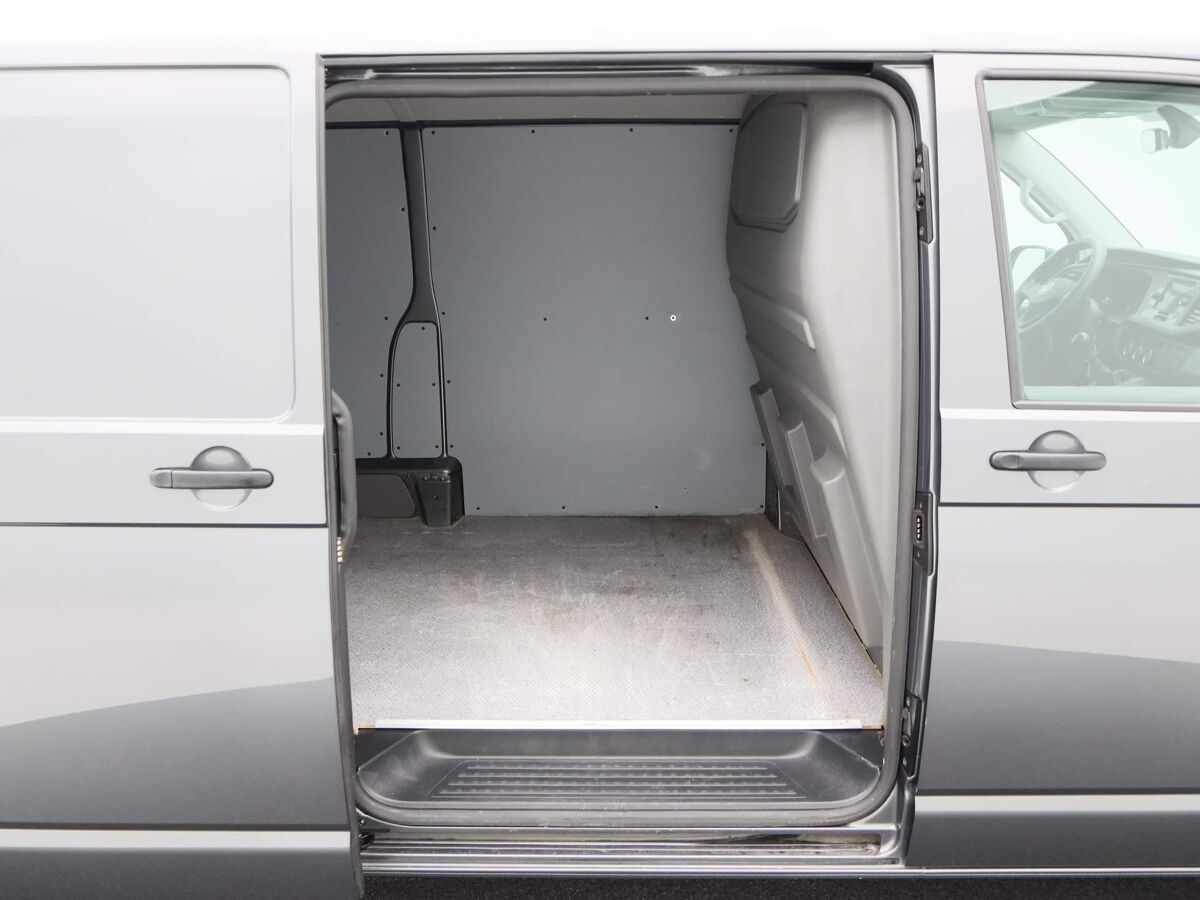 VW-Bedrijfswagens Transporter 2.0 TD1 110 Pk L2H1 Comfortline | Airco | Trekhaak | Parkeersensoren | App Connect