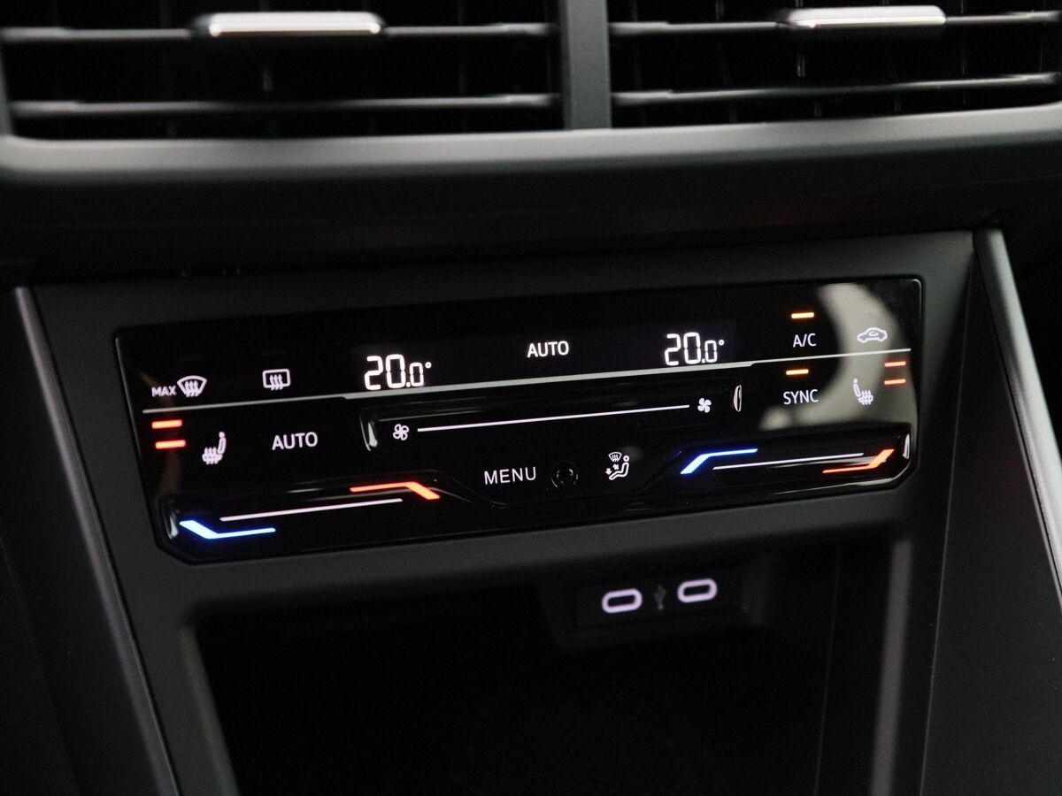 Volkswagen Polo R-Line-Edition 1.0 70 kW / 95 pk TSI Hatchback 5 v | Stoelverwarming | 2-Zone Airco | App Connect | Travel Assist | Camera |