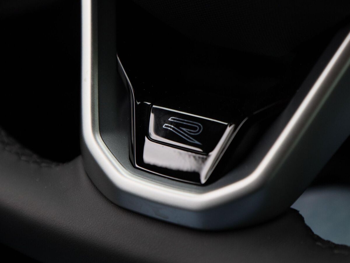 Volkswagen Polo R-Line-Edition 1.0 70 kW / 95 pk TSI Hatchback 5 v | Stoelverwarming | 2-Zone Airco | App Connect | Travel Assist | Camera |