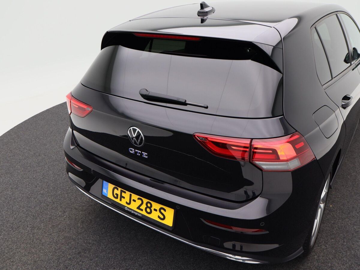 Volkswagen Golf GTE 1.4 eHybrid GTE 245 Pk | Stuur Verwarming | Stoel Verwarming Voor en Achter | Adaptive Cruise Control | ECC | Carplay | Navigatie | Privacy Glass | 17 Inch