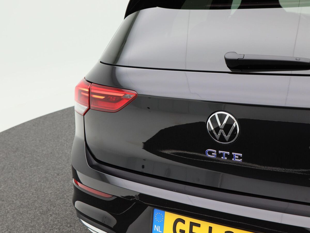 Volkswagen Golf GTE 1.4 eHybrid GTE 245 Pk | Stuur Verwarming | Stoel Verwarming Voor en Achter | Adaptive Cruise Control | ECC | Carplay | Navigatie | Privacy Glass | 17 Inch