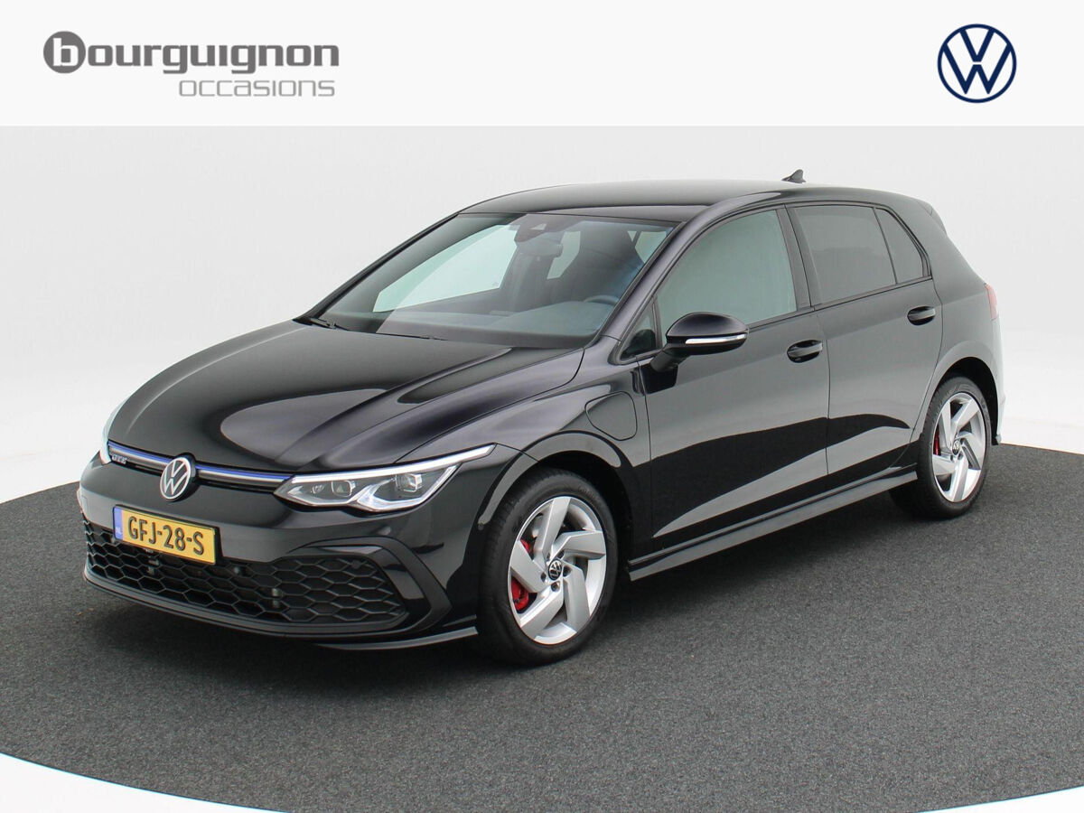 Volkswagen Golf GTE 1.4 eHybrid GTE 245 Pk | Stuur Verwarming | Stoel Verwarming Voor en Achter | Adaptive Cruise Control | ECC | Carplay | Navigatie | Privacy Glass | 17 Inch