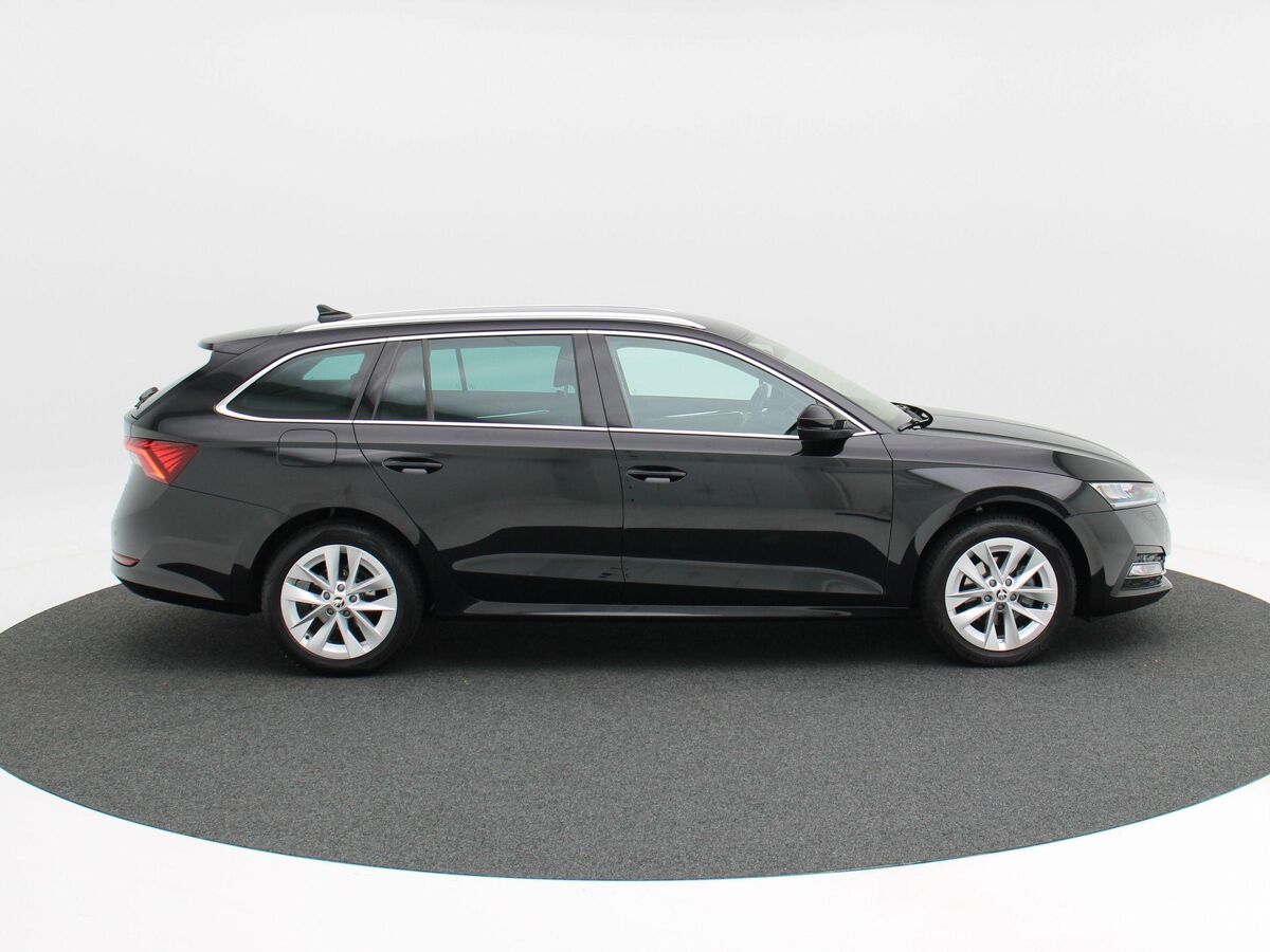 Škoda Octavia Combi 1.0 e-TSi 110 Pk Automaat Business Edition Plus | Trekhaak | Stoel Verwarming | Adaptive Cruise | Elektrische Achterklep | Carplay | ECC | Navigatie | 17 Inch