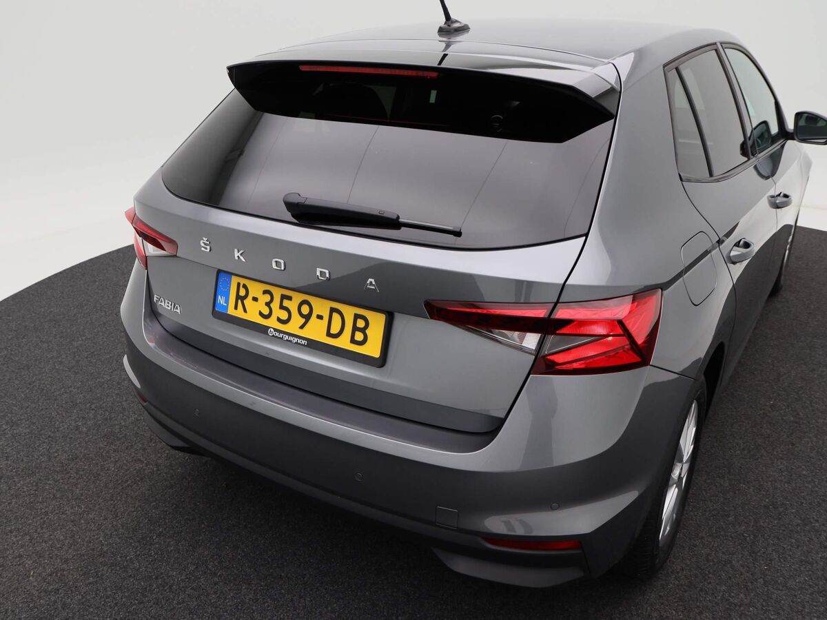 Škoda Fabia 1.0 TSi Ambition | Navigatie | Airco | Cruise Controle | 15 Inch | Parkeersensoren | 70.403 Km!!