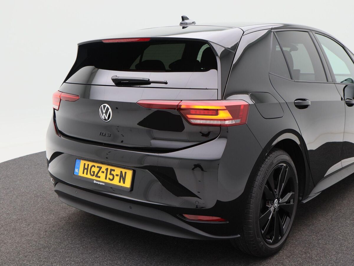 Volkswagen ID.3 Black Edition 52 kWh 170 pk | 19" Lichtmetalen Velgen | Parkeersensoren | Cruise Control Adaptief | App Connect |
