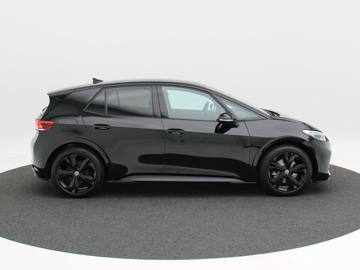 Volkswagen ID.3 Black Edition 52 kWh 170 pk | 19" Lichtmetalen Velgen | Parkeersensoren | Cruise Control Adaptief | App Connect |
