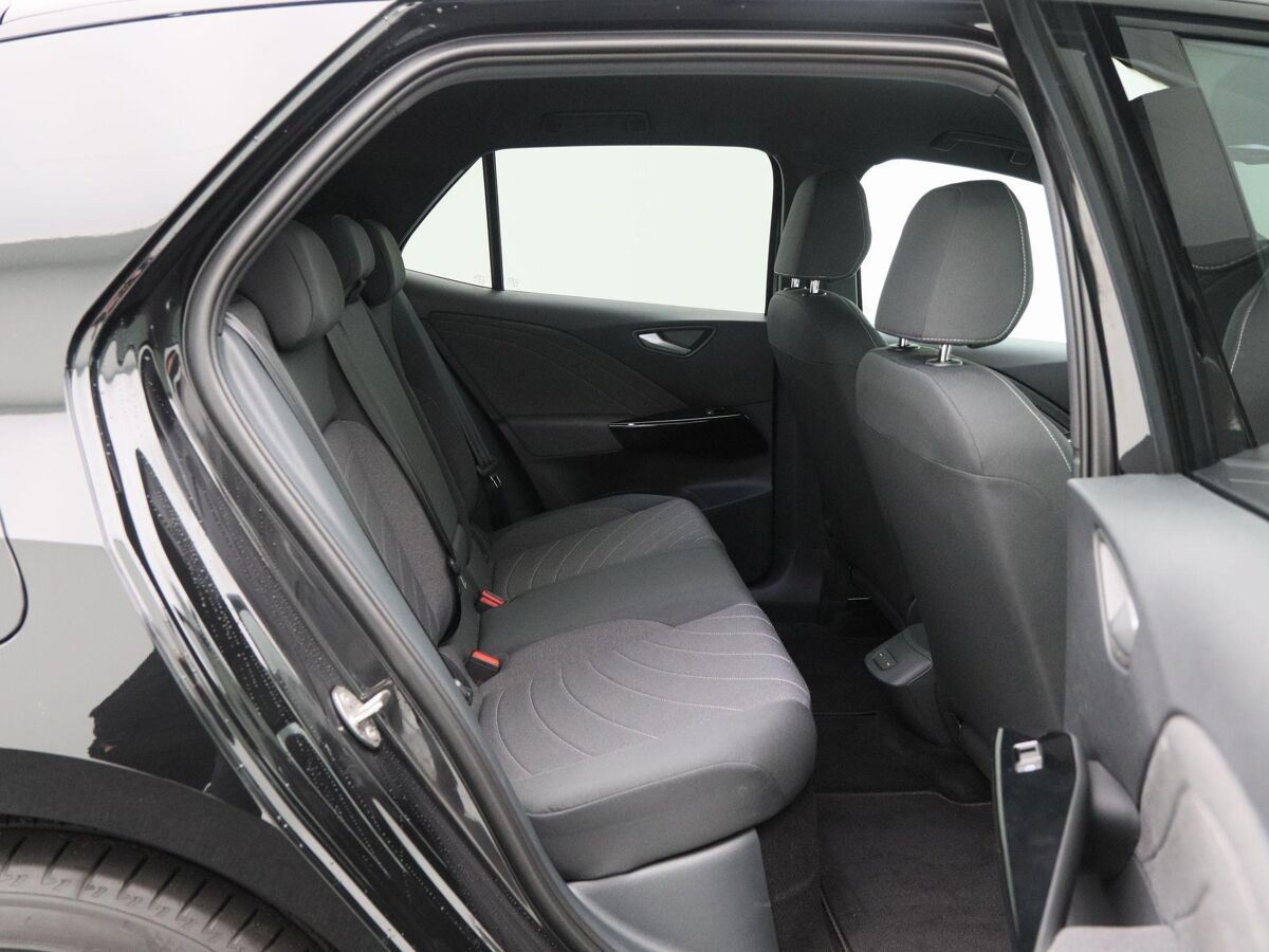 Volkswagen ID.3 Black Edition 52 kWh 170 pk | 19" Lichtmetalen Velgen | Parkeersensoren | Cruise Control Adaptief | App Connect |