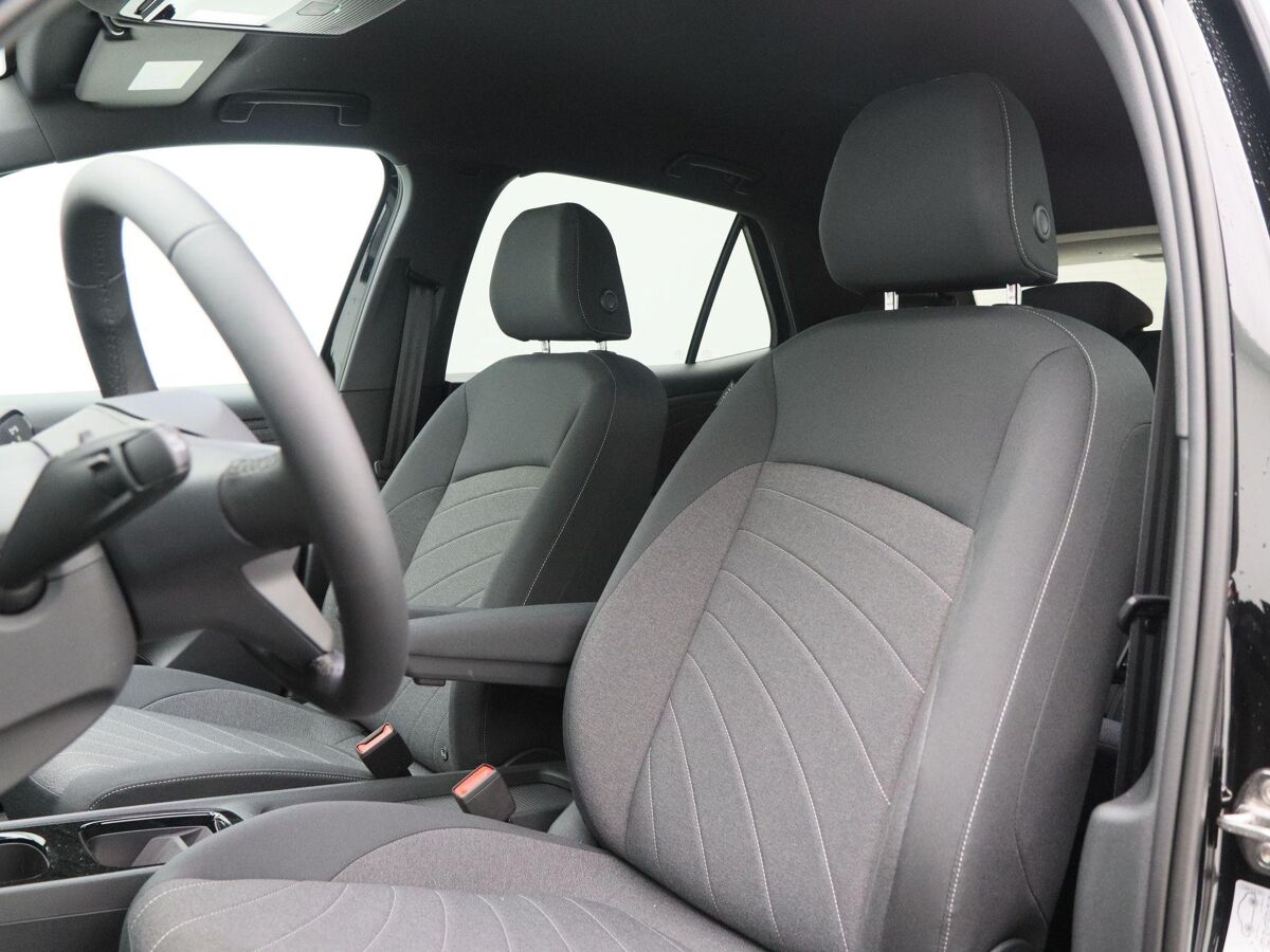 Volkswagen ID.3 Black Edition 52 kWh 170 pk | 19" Lichtmetalen Velgen | Parkeersensoren | Cruise Control Adaptief | App Connect |