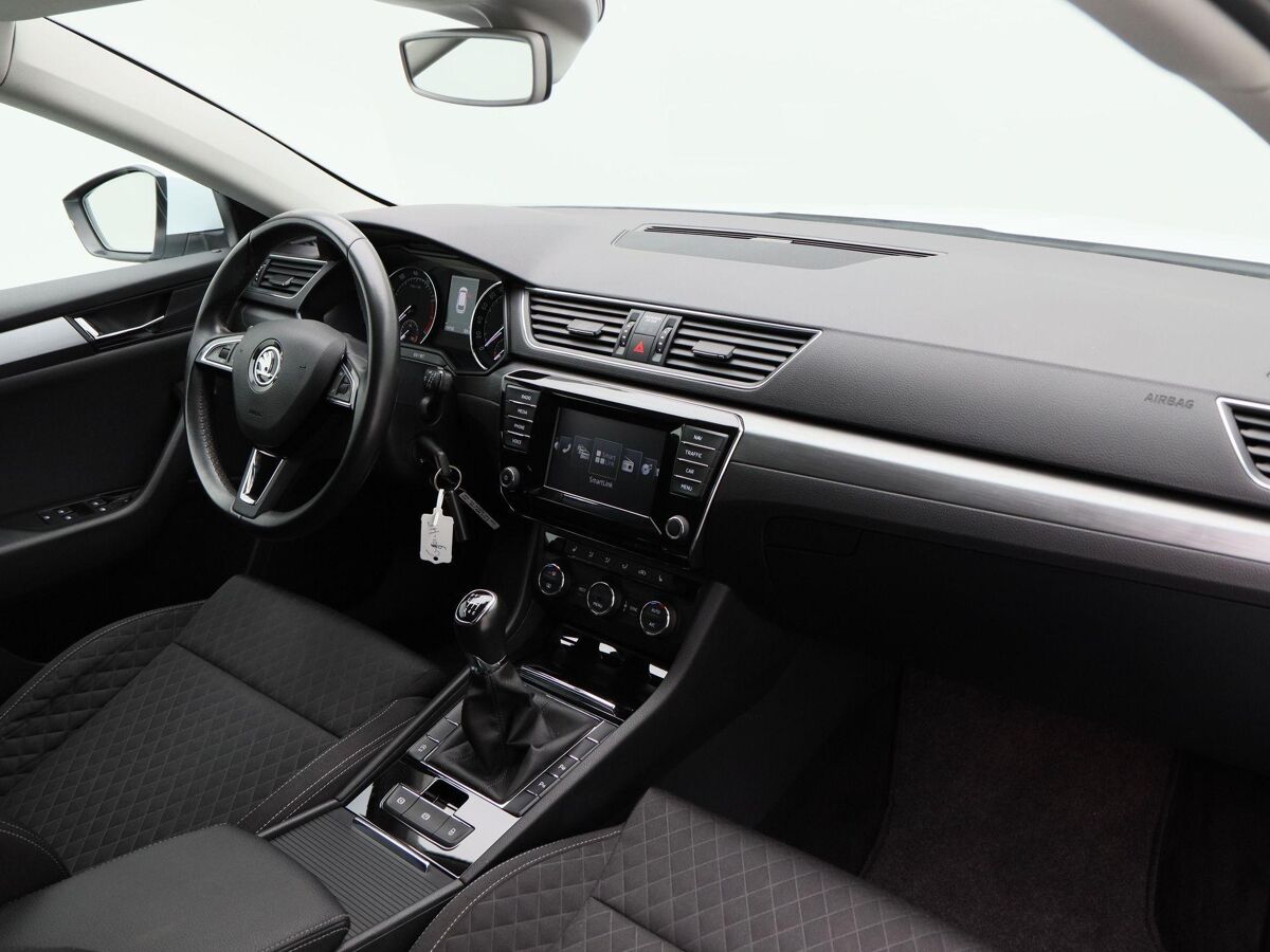 Škoda Superb Combi 1.8 TSi 180 Pk Style | Trekhaak | Stoelverwarming | Elektrische Stoelen | Cruise Control | Carplay |  Navigatie | LED | Privacy Glass | Parkeersensoren | 18 Inch