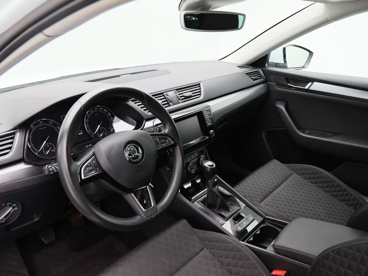 Škoda Superb Combi 1.8 TSi 180 Pk Style | Trekhaak | Stoelverwarming | Elektrische Stoelen | Cruise Control | Carplay |  Navigatie | LED | Privacy Glass | Parkeersensoren | 18 Inch