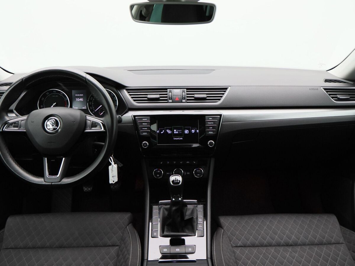 Škoda Superb Combi 1.8 TSi 180 Pk Style | Trekhaak | Stoelverwarming | Elektrische Stoelen | Cruise Control | Carplay |  Navigatie | LED | Privacy Glass | Parkeersensoren | 18 Inch