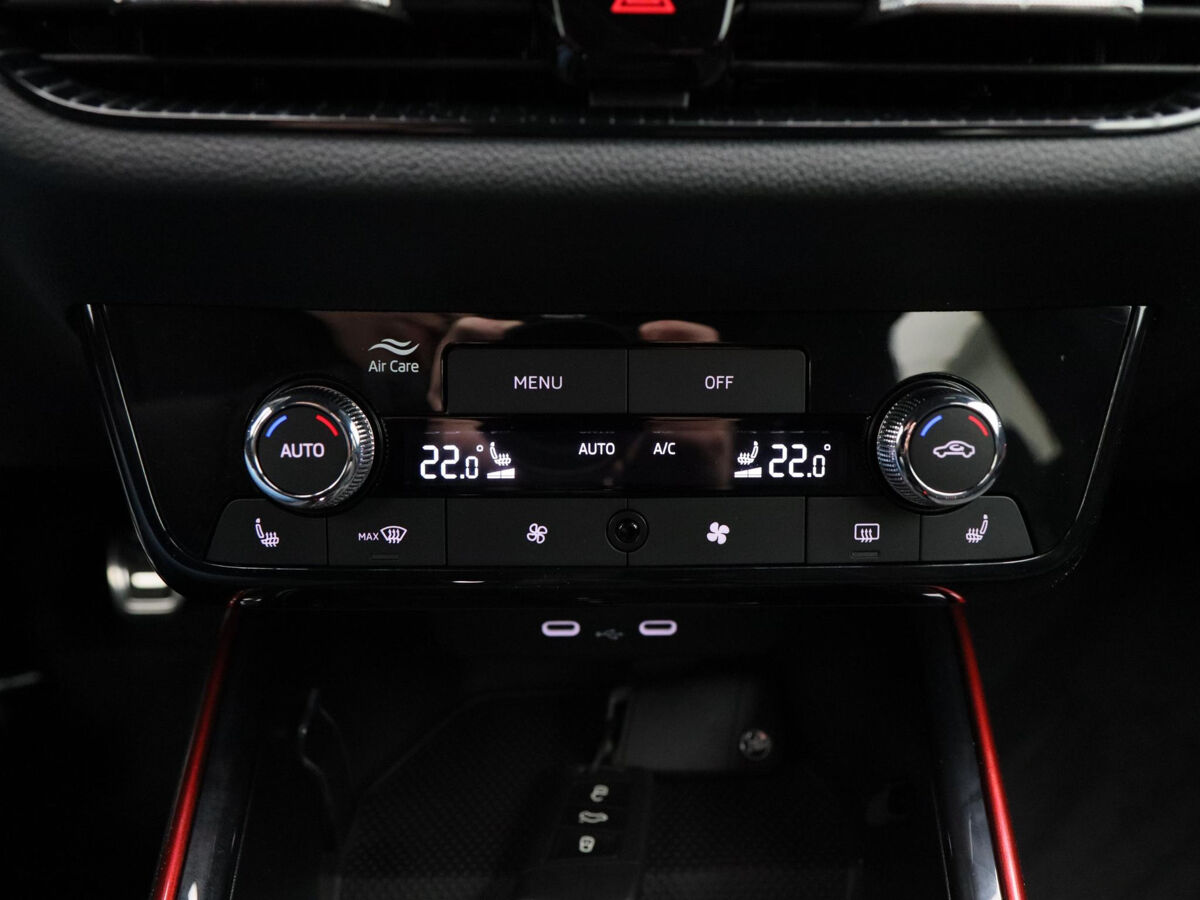 Škoda Fabia Monte Carlo 1.0 TSI 95pk | Stoelverwarming | Achteruitrijcamera | Adaptive cruise control | Side Assist