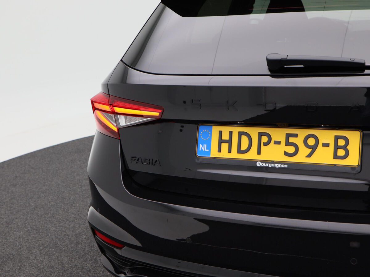 Škoda Fabia Monte Carlo 1.0 TSI 95pk | Stoelverwarming | Achteruitrijcamera | Adaptive cruise control | Side Assist