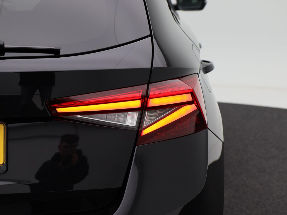 Škoda Fabia Monte Carlo 1.0 TSI 95pk | Stoelverwarming | Achteruitrijcamera | Adaptive cruise control | Side Assist