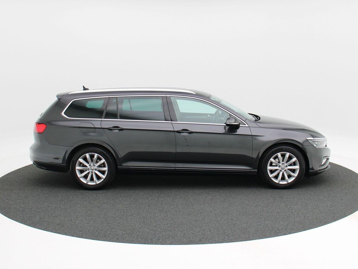 Volkswagen Passat Variant 1.5 TSi 150 Pk Automaat Comfort Business | Full LED | Navigatie | 17 Inch | Trekhaak | Camera | Adaptive Cruise | 105.353 Km!!