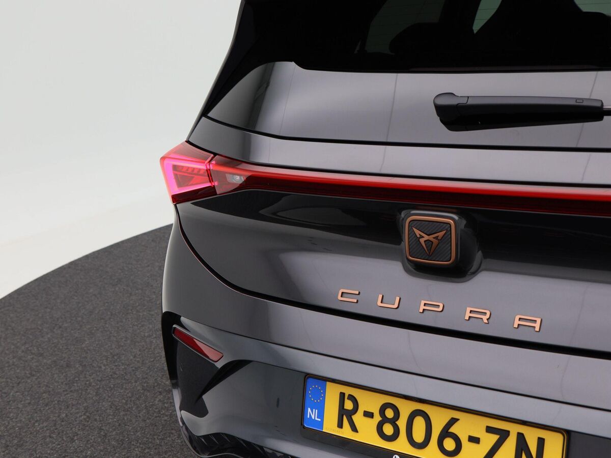 CUPRA Born Copper Edition 62 kWh 231 Pk | Full LED | Head Up | Panoramadak | 20 Inch | Sportstoelen | Camera | Stoelverwarming | 9.233 Km!!