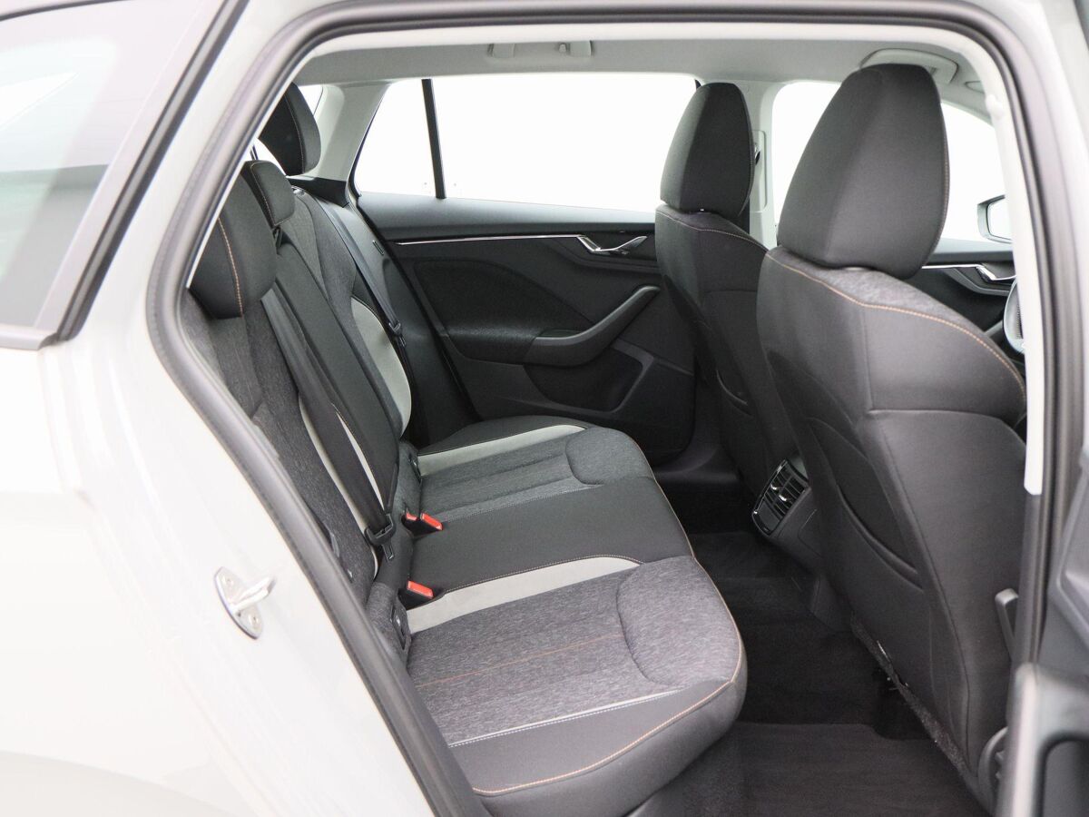 Škoda Scala 1.0 TSi 110 Pk Automaat Business Edition | Full LED | Navigatie | Stoelverwarming | Virtual Dashboard | 16 Inch | 82.637 Km!!