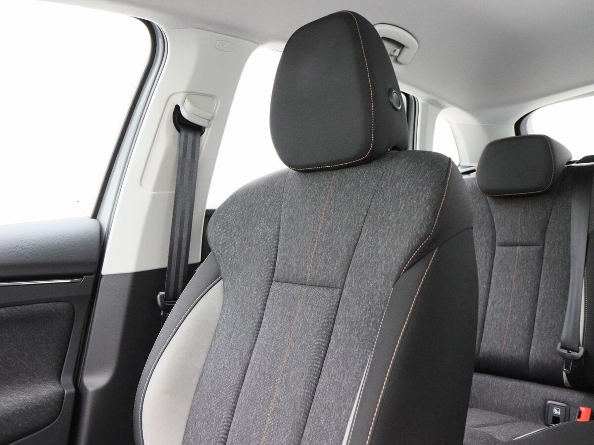 Škoda Scala 1.0 TSi 110 Pk Automaat Business Edition | Full LED | Navigatie | Stoelverwarming | Virtual Dashboard | 16 Inch | 82.637 Km!!