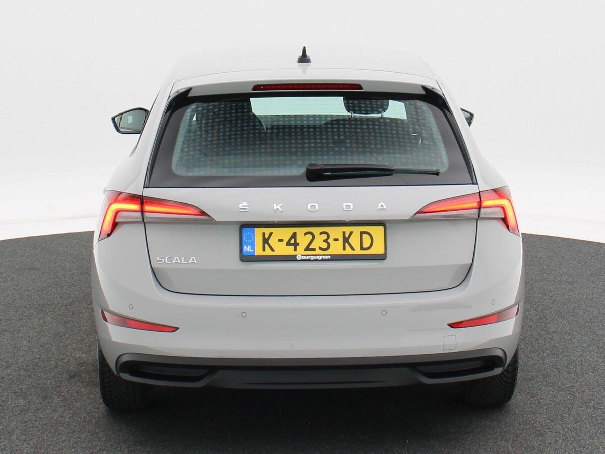 Škoda Scala 1.0 TSi 110 Pk Automaat Business Edition | Full LED | Navigatie | Stoelverwarming | Virtual Dashboard | 16 Inch | 82.637 Km!!