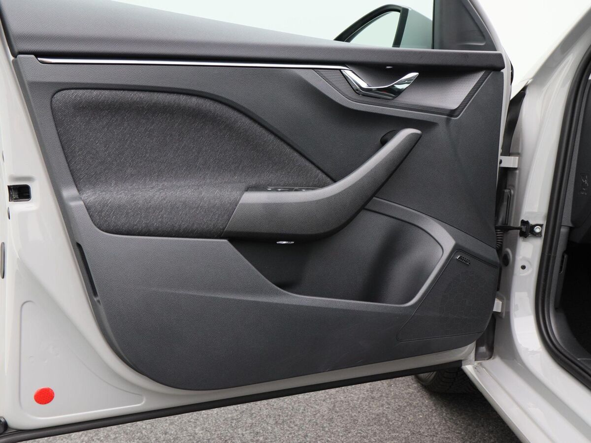 Škoda Scala 1.0 TSi 110 Pk Automaat Business Edition | Full LED | Navigatie | Stoelverwarming | Virtual Dashboard | 16 Inch | 82.637 Km!!