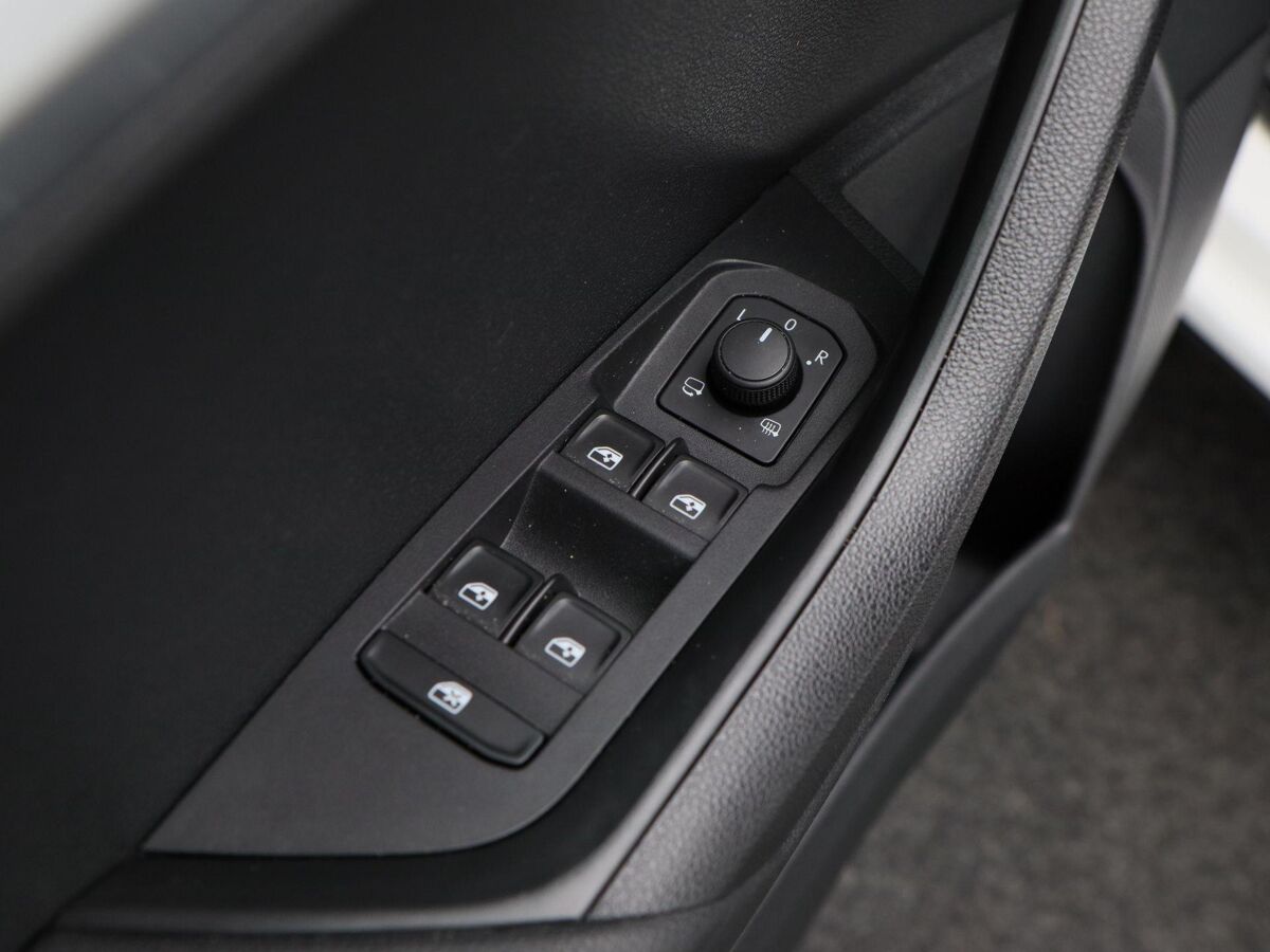 Škoda Karoq 1.5 TSi 150 Pk Automaat Style Business | Navigatie | Airco | Cruise Controle | 17 Inch | Privacy Glass | Parkeersensoren | 90.114 Km!!