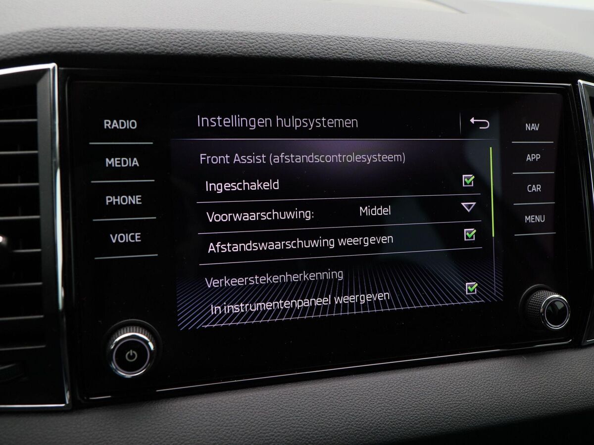 Škoda Karoq 1.5 TSi 150 Pk Automaat Style Business | Navigatie | Airco | Cruise Controle | 17 Inch | Privacy Glass | Parkeersensoren | 90.114 Km!!