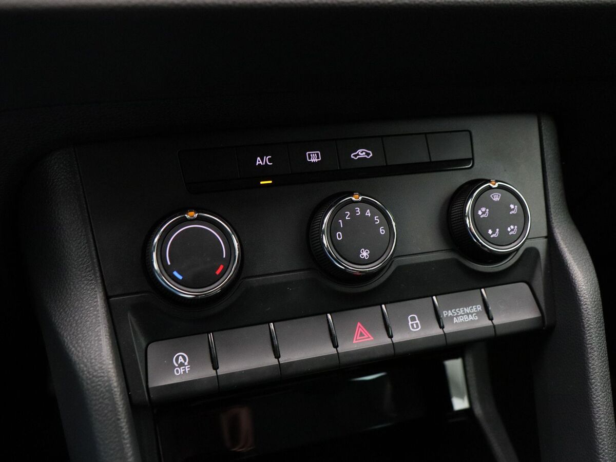 Škoda Karoq 1.5 TSi 150 Pk Automaat Style Business | Navigatie | Airco | Cruise Controle | 17 Inch | Privacy Glass | Parkeersensoren | 90.114 Km!!