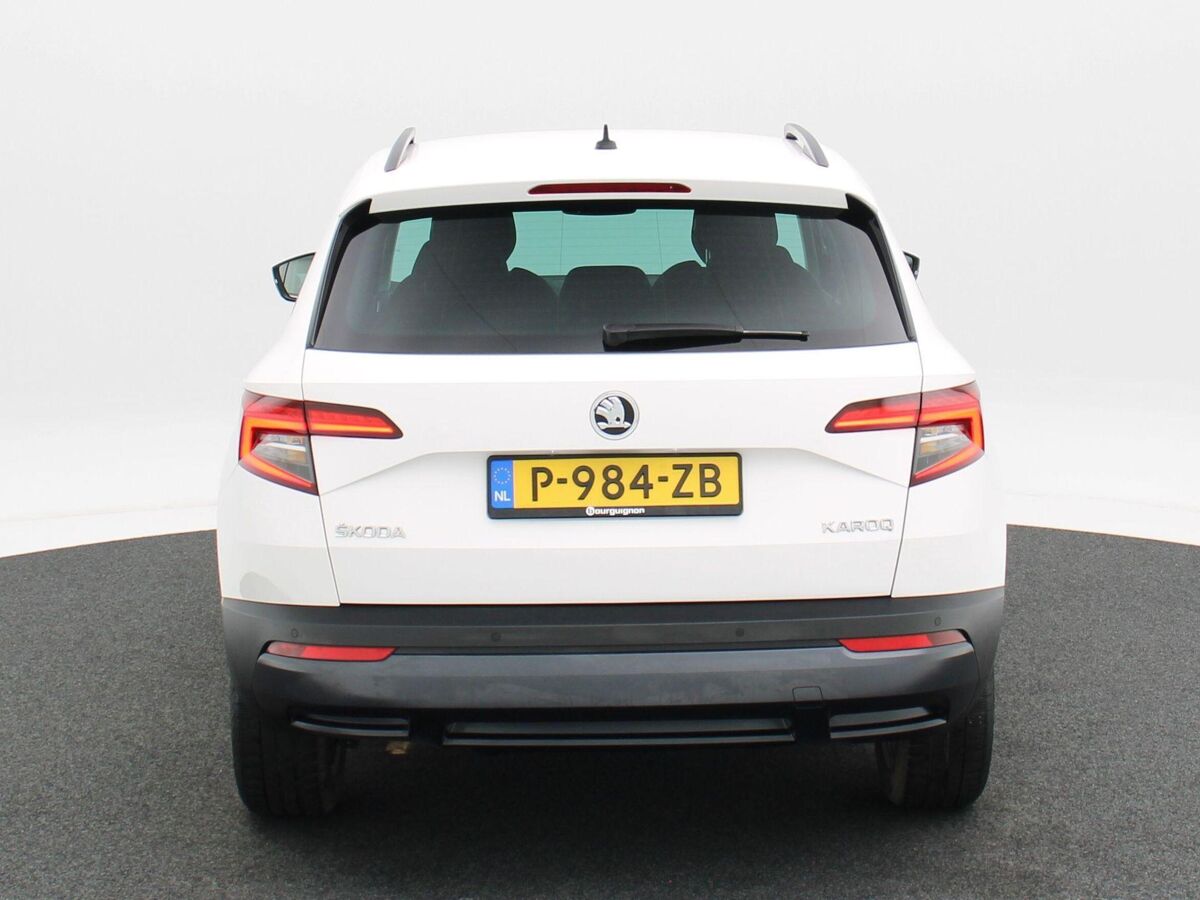 Škoda Karoq 1.5 TSi 150 Pk Automaat Style Business | Navigatie | Airco | Cruise Controle | 17 Inch | Privacy Glass | Parkeersensoren | 90.114 Km!!