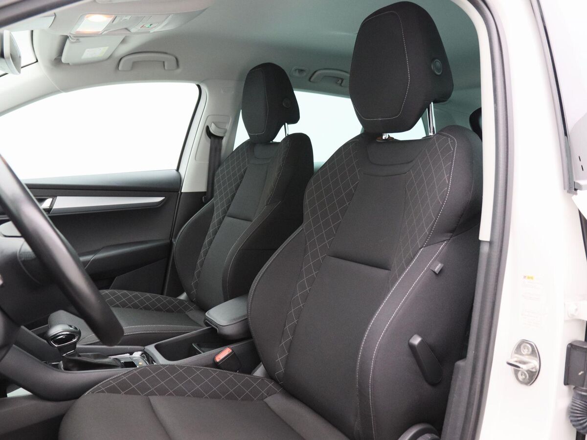 Škoda Karoq 1.5 TSi 150 Pk Automaat Style Business | Navigatie | Airco | Cruise Controle | 17 Inch | Privacy Glass | Parkeersensoren | 90.114 Km!!