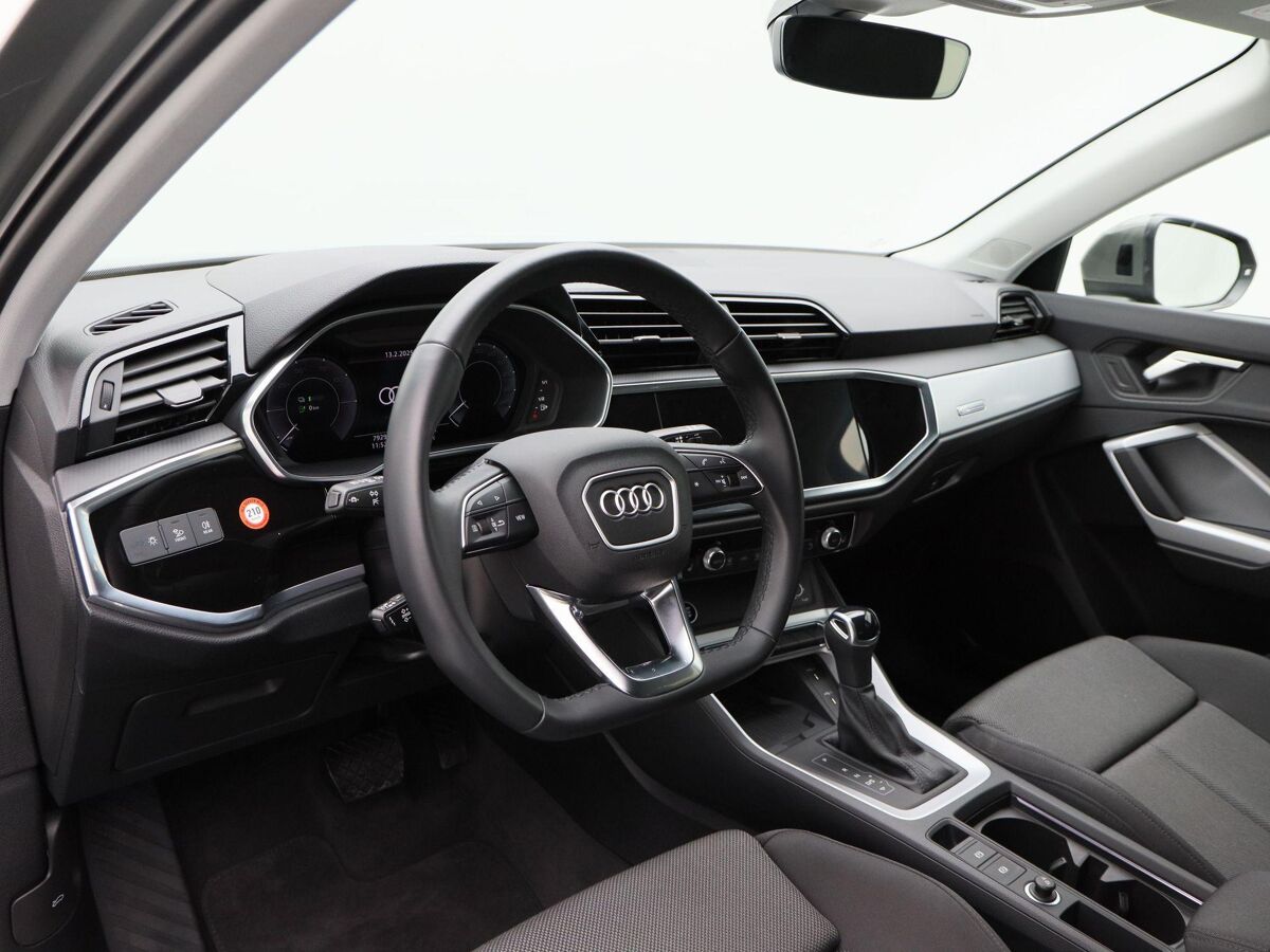 Audi Q3 45 TFSi e 245 Pk Automaat S-Line | Full LED | Trekhaak | 18 Inch | Adaptive Cruise | Sportstoelen | Navigatie | 7.928 Km!!