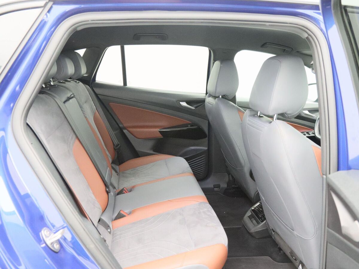 Volkswagen ID.4 First 77 kWh 204 Pk Automaat | Navigatie | 20 Inch | Adaptive Cruise | Stoelverwarming | Camera | 75.835 Km!!