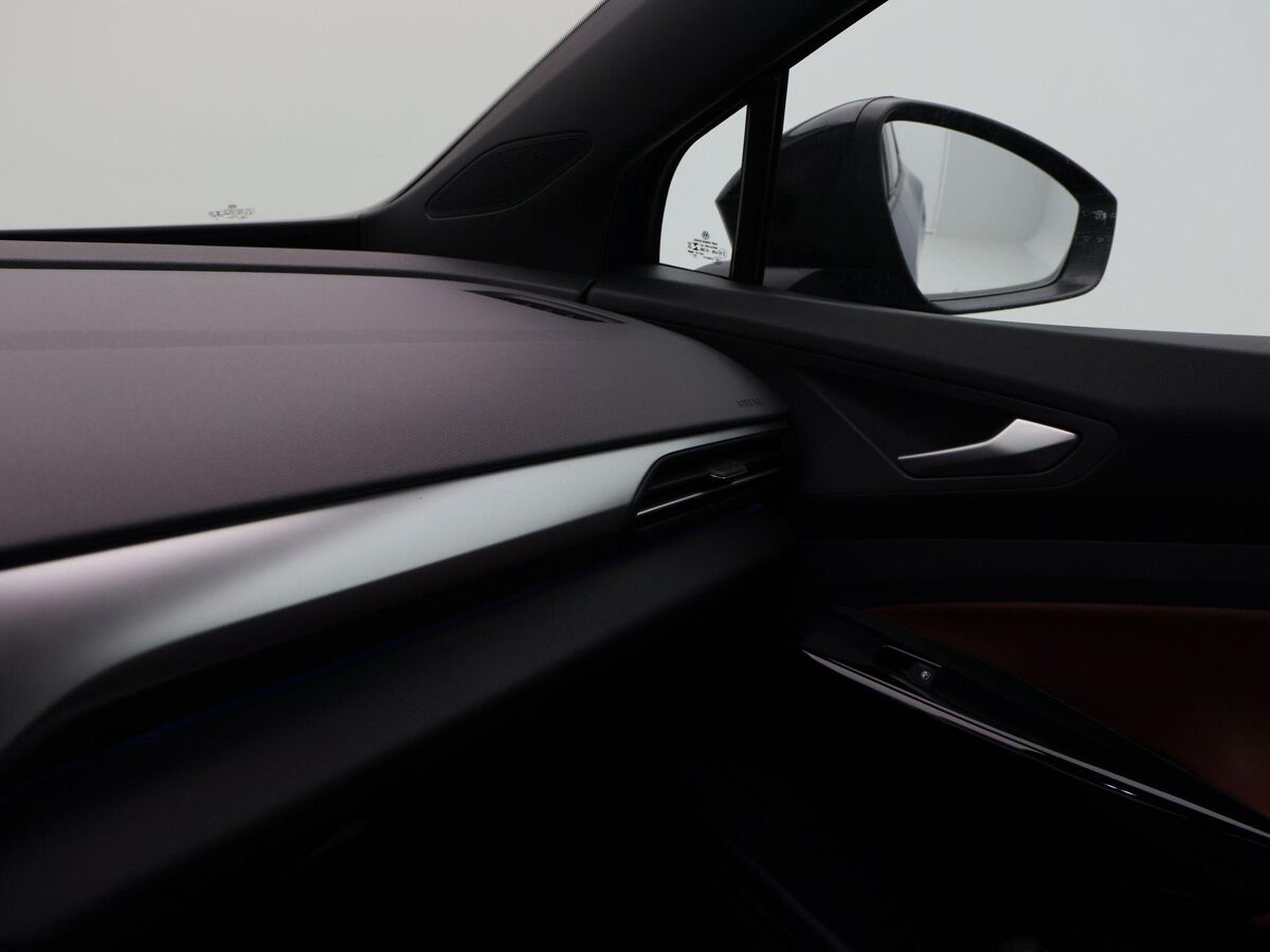 Volkswagen ID.4 First 77 kWh 204 Pk Automaat | Navigatie | 20 Inch | Adaptive Cruise | Stoelverwarming | Camera | 75.835 Km!!