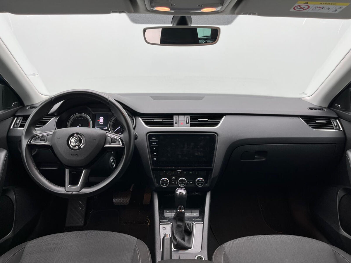 Škoda Octavia Combi 1.5 TSi Greentech Business Edition Plus | Cruise Control | Carplay | Trekhaak | Stoelverwarming | Parkeersensoren | ECC | Navigatiesysteem | DAB | 18 Inch