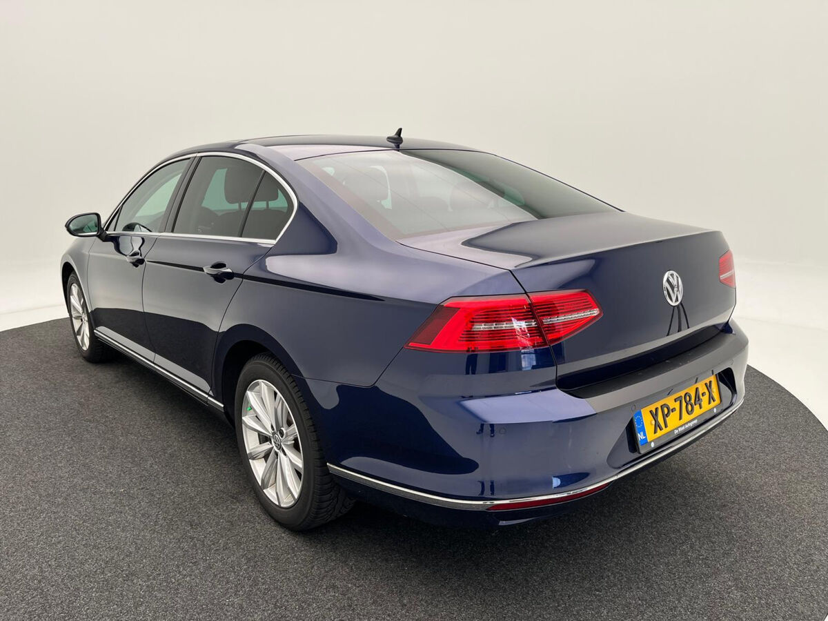 Volkswagen Passat 1.5 TSI Highline | Panorama dak | Privacy Glas | Cruise Control