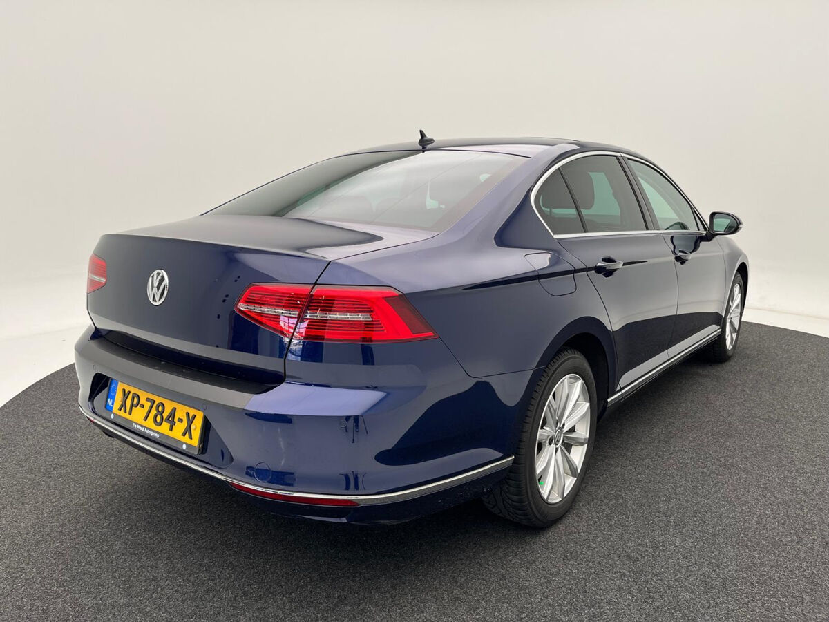 Volkswagen Passat 1.5 TSI Highline | Panorama dak | Privacy Glas | Cruise Control