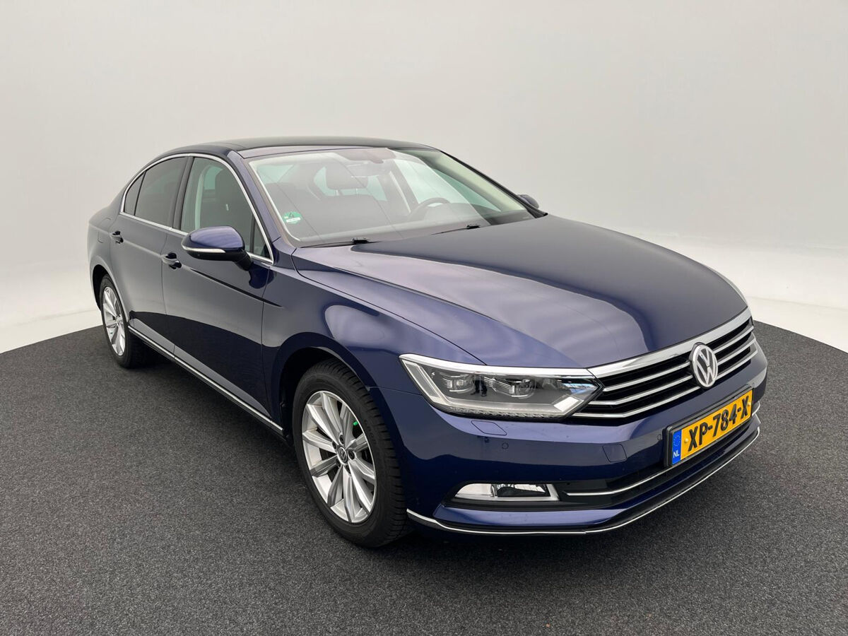 Volkswagen Passat 1.5 TSI Highline | Panorama dak | Privacy Glas | Cruise Control