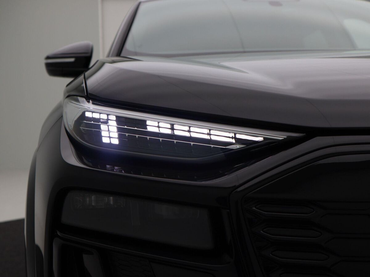 Audi Q6 e-tron S edition e-tron 83Kwh 185 kW / 252 PK Hatchback E € 2000,- VOORDEEL DOOR E- PREMIE!!!| 20 inch | Tech Pro pakket | Privacyglas |