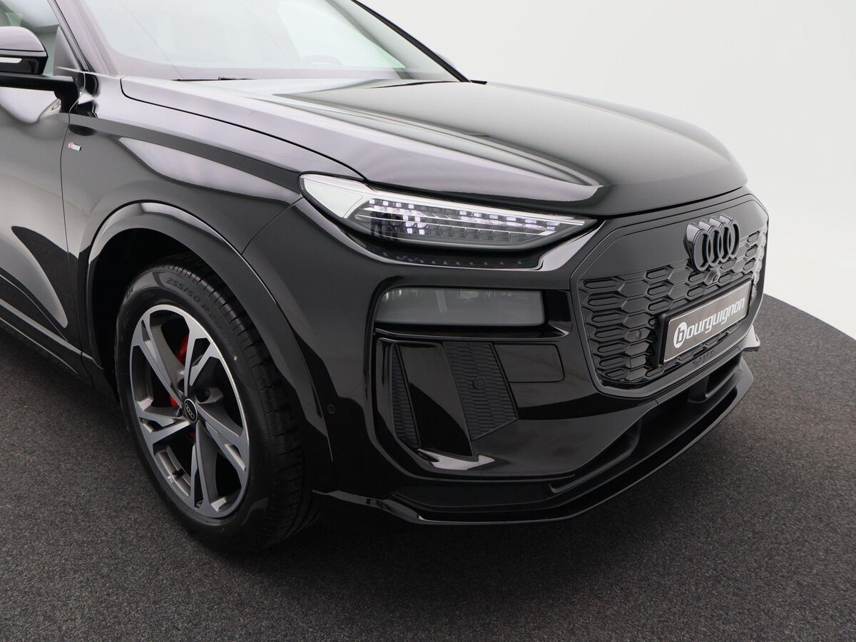 Audi Q6 e-tron S edition e-tron 83Kwh 185 kW / 252 PK Hatchback E € 2000,- VOORDEEL DOOR E- PREMIE!!!| 20 inch | Tech Pro pakket | Privacyglas |