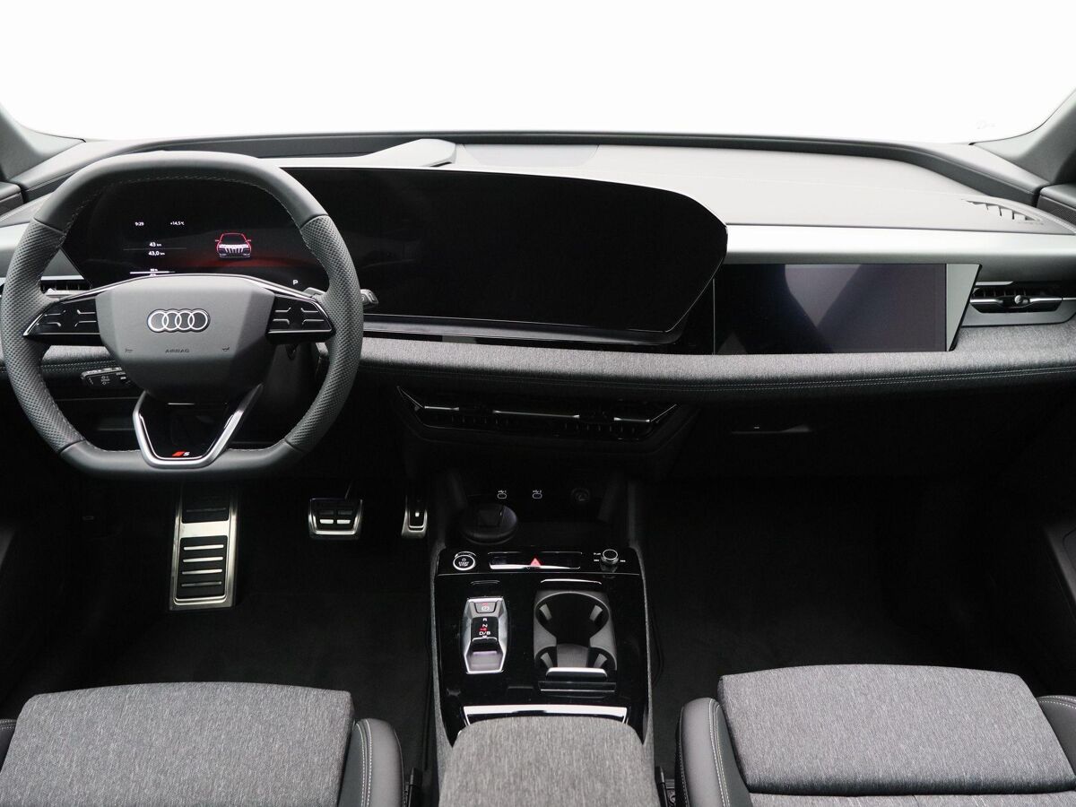 Audi Q6 e-tron S edition e-tron 83Kwh 185 kW / 252 PK Hatchback E € 2000,- VOORDEEL DOOR E- PREMIE!!!| 20 inch | Tech Pro pakket | Privacyglas |