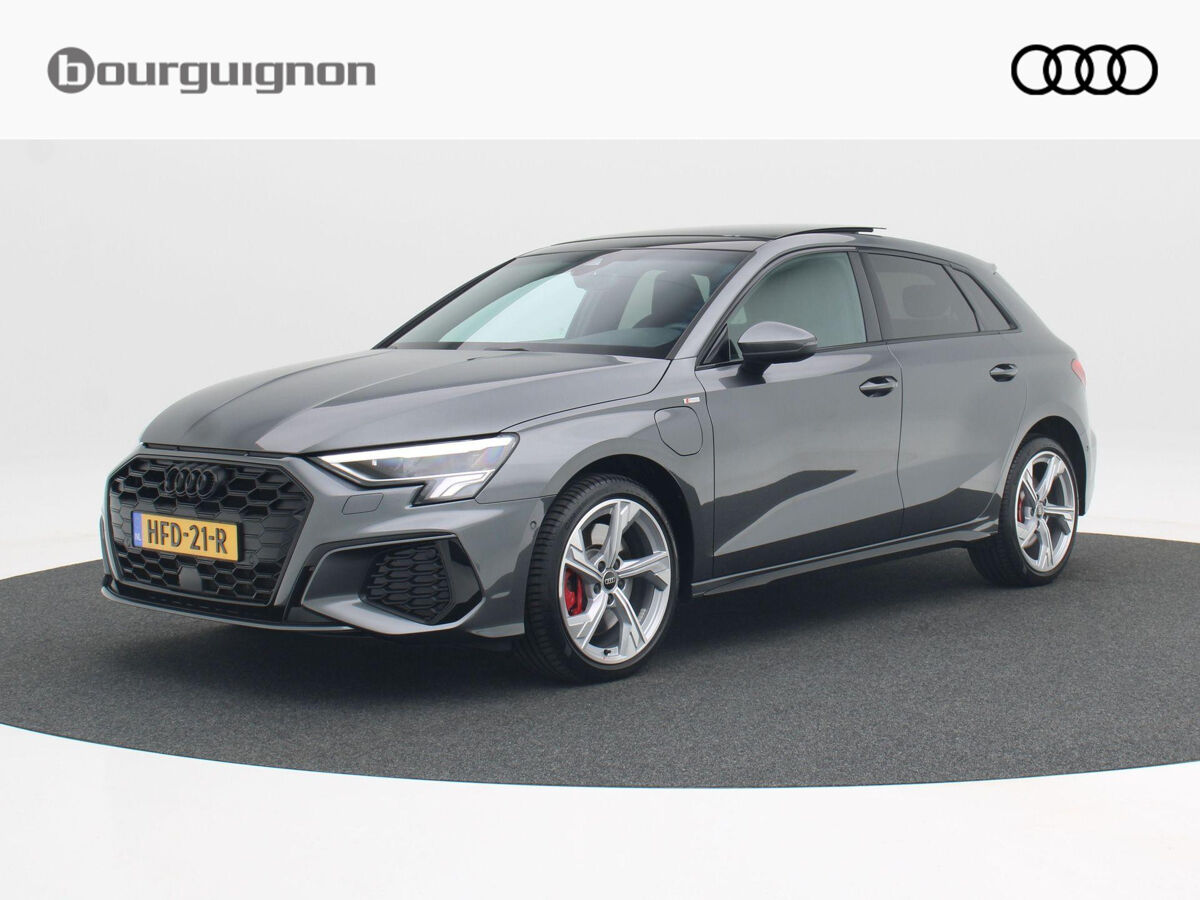 Audi A3 Sportback 45 TFS e 245 Pk Automaat S-Line Competition | Full LED | Panoramadak | 18 Inch | Navigatie | Zwart Optiek | Alcantara | Adaptive Cruise | 14.244 Km!!