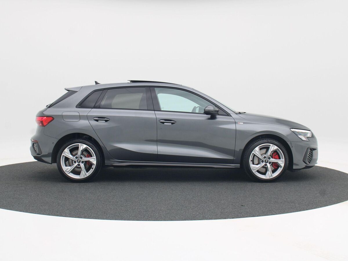 Audi A3 Sportback 45 TFS e 245 Pk Automaat S-Line Competition | Full LED | Panoramadak | 18 Inch | Navigatie | Zwart Optiek | Alcantara | Adaptive Cruise | 14.244 Km!!