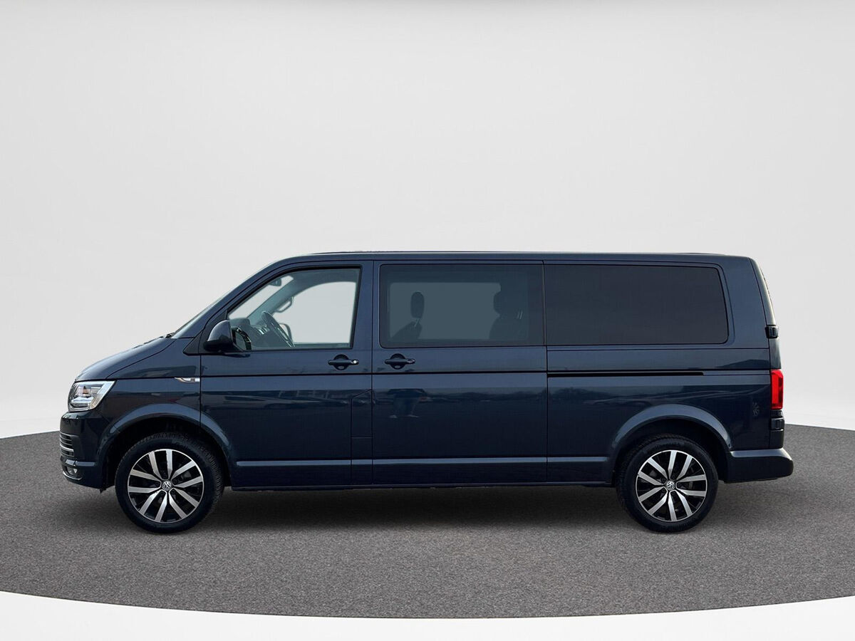 VW-Bedrijfswagens Transporter 2.0 TDI L2H1 DC Highline 150Pk | LED | Trekhaak | Automaat |